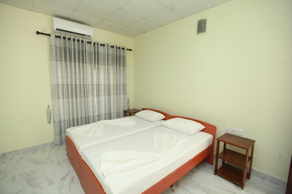 Lavonka Tourist Rest Hotel Anuradhapura Kültér fotó
