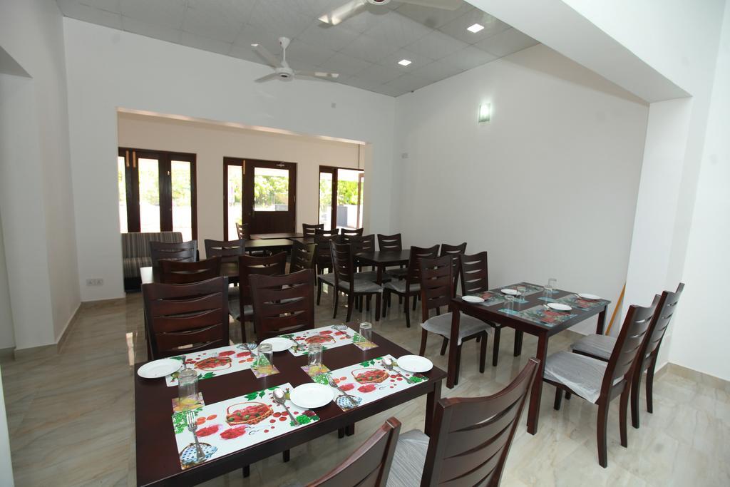 Lavonka Tourist Rest Hotel Anuradhapura Kültér fotó